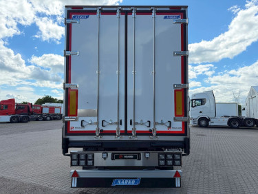 Ny Närko 3 axlad utrikes skåptrailer