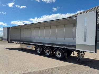 Ny Närko 3 axlad utrikes skåptrailer
