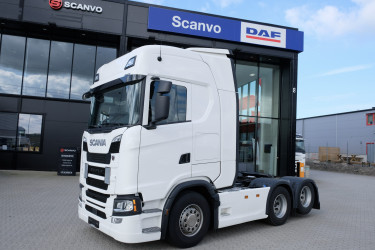 Scania S 530 6x2 dragbil med Walking floor hydraulik