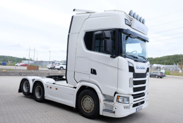 Scania S 530 6x2 dragbil med Walking floor hydraulik