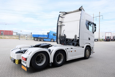 Scania S 530 6x2 dragbil med Walking floor hydraulik