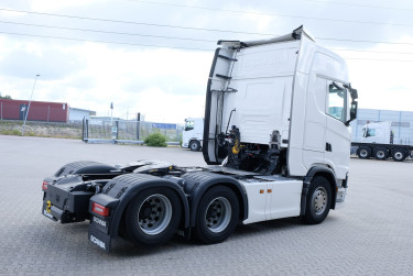 Scania S 530 6x2 dragbil med Walking floor hydraulik