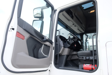 Scania S 530 6x2 dragbil med Walking floor hydraulik