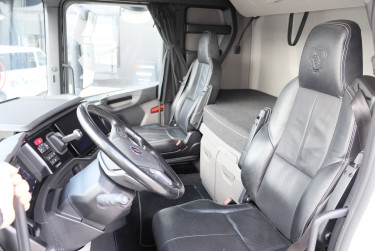 Scania S 530 6x2 dragbil med Walking floor hydraulik