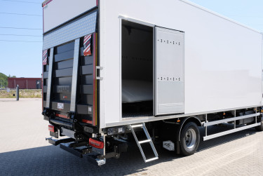 DAF XB 210 FA 4x2 16 ton med JPGS skåp
