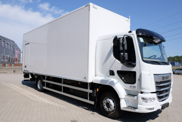 DAF XB 210 FA 4x2 16 ton med JPGS skåp
