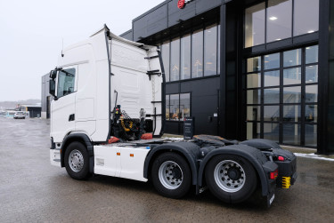 Scania S 560 6x2 dragbil av 2024 års modell