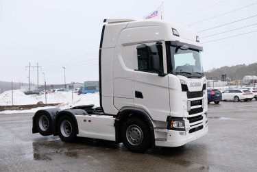 Scania S 560 6x2 dragbil av 2024 års modell
