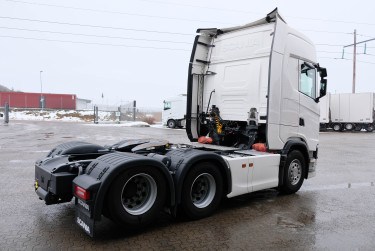 Scania S 560 6x2 dragbil av 2024 års modell