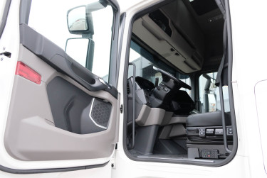 Scania S 560 6x2 dragbil av 2024 års modell