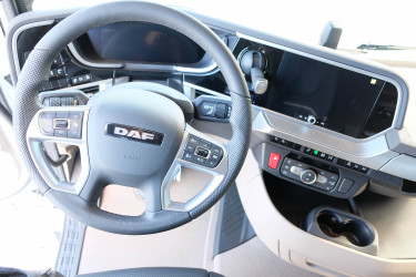 Ny DAF XG530 dragbil med motorkraftuttag - på väg hem