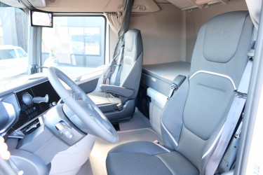 Ny DAF XG530 dragbil med motorkraftuttag - på väg hem