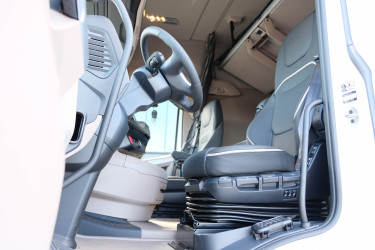 Ny DAF XG530 dragbil med motorkraftuttag - på väg hem