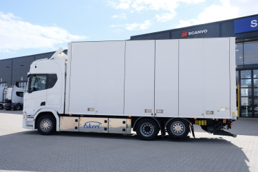 Scania R500 Super 6x2*4 Ekeri 2022 - välutrustad skåpbil med bakgavellift