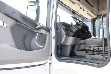 Scania R500 Super 6x2*4 Ekeri 2022 - välutrustad skåpbil med bakgavellift