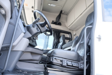 Scania R500 Super 6x2*4 Ekeri 2022 - välutrustad skåpbil med bakgavellift
