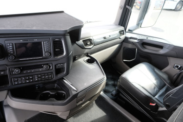 Scania R500 Super 6x2*4 Ekeri 2022 - välutrustad skåpbil med bakgavellift