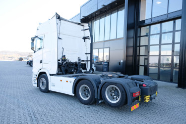 Scania S770 V8 6x2 dragbil 2024 - endast 19 100 mil