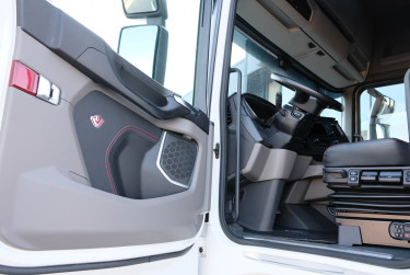 Scania S770 V8 6x2 dragbil 2024 - endast 19 100 mil