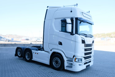 Scania S770 V8 6x2 dragbil 2024 - endast 19 100 mil