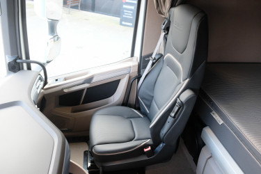 Fabriksny DAF XG530 FTS 6x2 boggi ADR-godkänd
