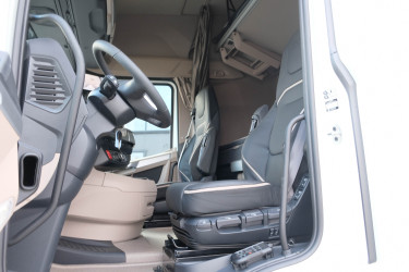 Fabriksny DAF XG530 FTS 6x2 boggi ADR-godkänd