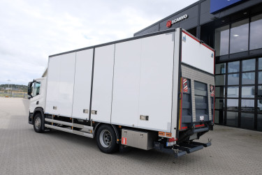 Scania P280 4x2 SKAB skåpbil - låg mätarställning och Zepro lift