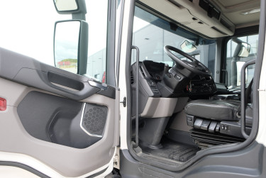 Scania P280 4x2 SKAB skåpbil - låg mätarställning och Zepro lift