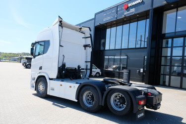 Scania R 590 6x2 2024 V8 - kraftuttag och 21 800 mil