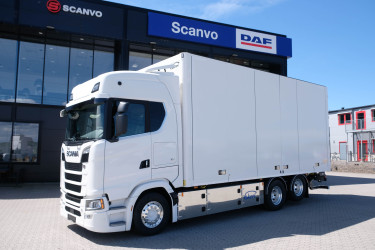 Scania S660 V8 6x2 Ekeri skåpbil - öppningsbar sida och dubbellast
