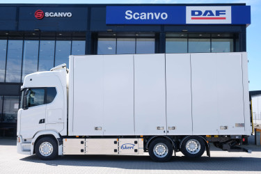 Scania S660 V8 6x2 Ekeri skåpbil - öppningsbar sida och dubbellast
