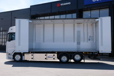 Scania S660 V8 6x2 Ekeri skåpbil - öppningsbar sida och dubbellast