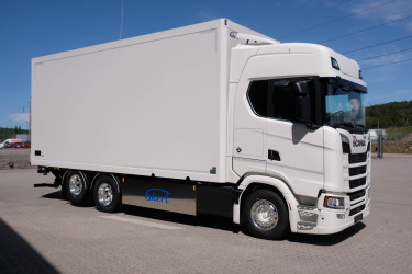 Scania S660 V8 6x2 Ekeri skåpbil - öppningsbar sida och dubbellast
