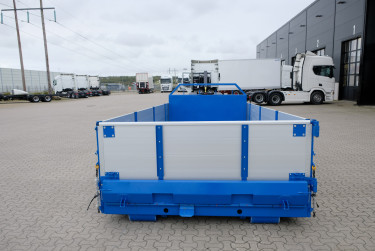 15 m3 lastväxlarflak med aluminiumlämmar - grusförstärkt och 24 tons ram