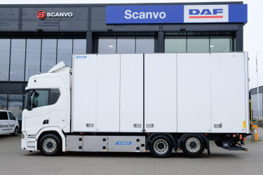 Scania R590 V8 6x2*4 Närko skåpbil - Zepro 2t lift