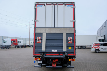 Scania R590 V8 6x2*4 Närko skåpbil - Zepro 2t lift