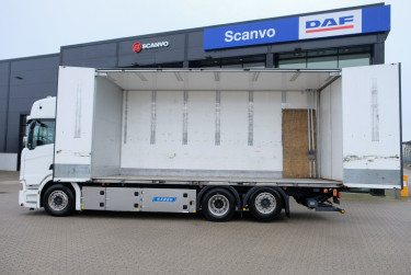 Scania R590 V8 6x2*4 Närko skåpbil - Zepro 2t lift