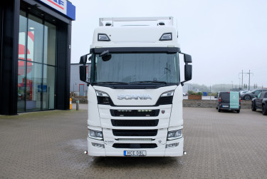 Scania R590 V8 6x2*4 Närko skåpbil - Zepro 2t lift