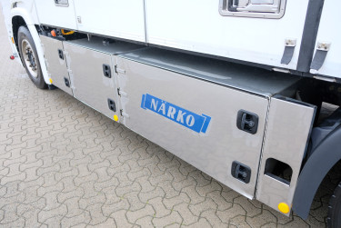 Scania R590 V8 6x2*4 Närko skåpbil - Zepro 2t lift