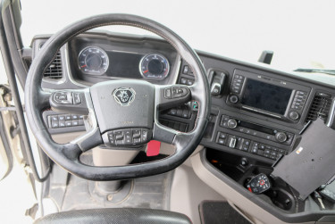 Scania R590 V8 6x2*4 Närko skåpbil - Zepro 2t lift