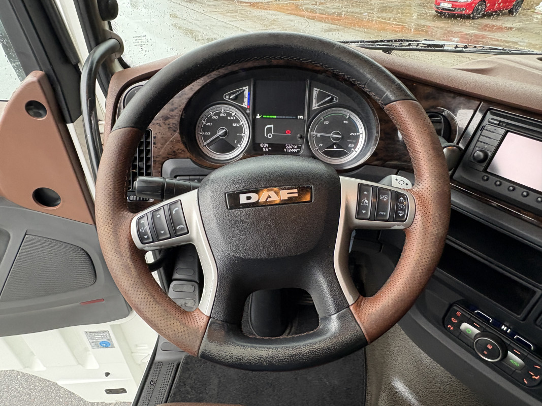 XF 530 PLS skåpbil med lift XF 530 PLS skåpbil med lift