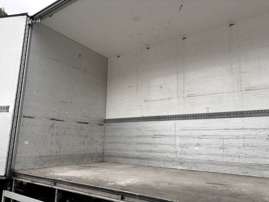 XF 530 PLS skåpbil med lift XF 530 PLS skåpbil med lift