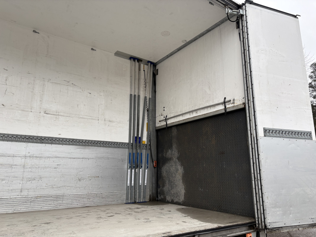 XF 530 PLS skåpbil med lift XF 530 PLS skåpbil med lift