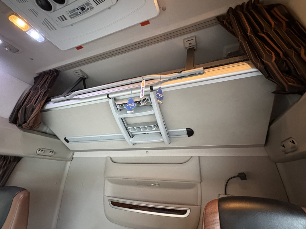 XF 530 PLS skåpbil med lift XF 530 PLS skåpbil med lift