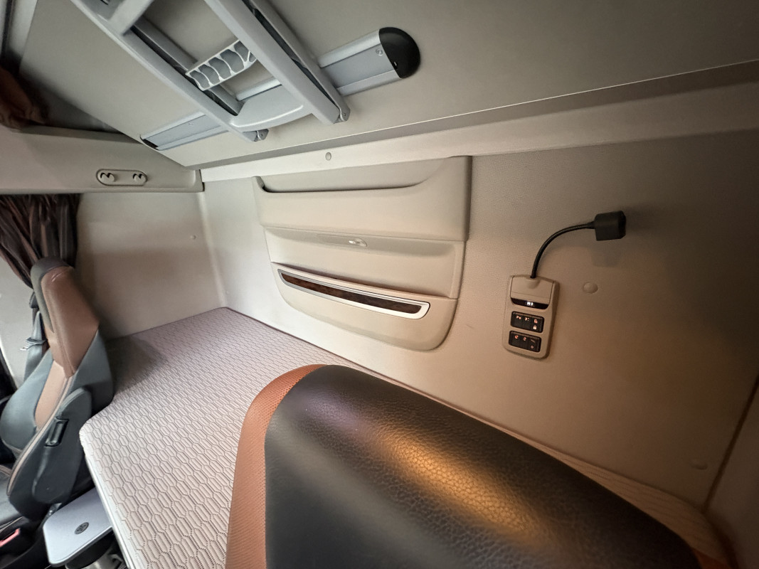 XF 530 PLS skåpbil med lift XF 530 PLS skåpbil med lift