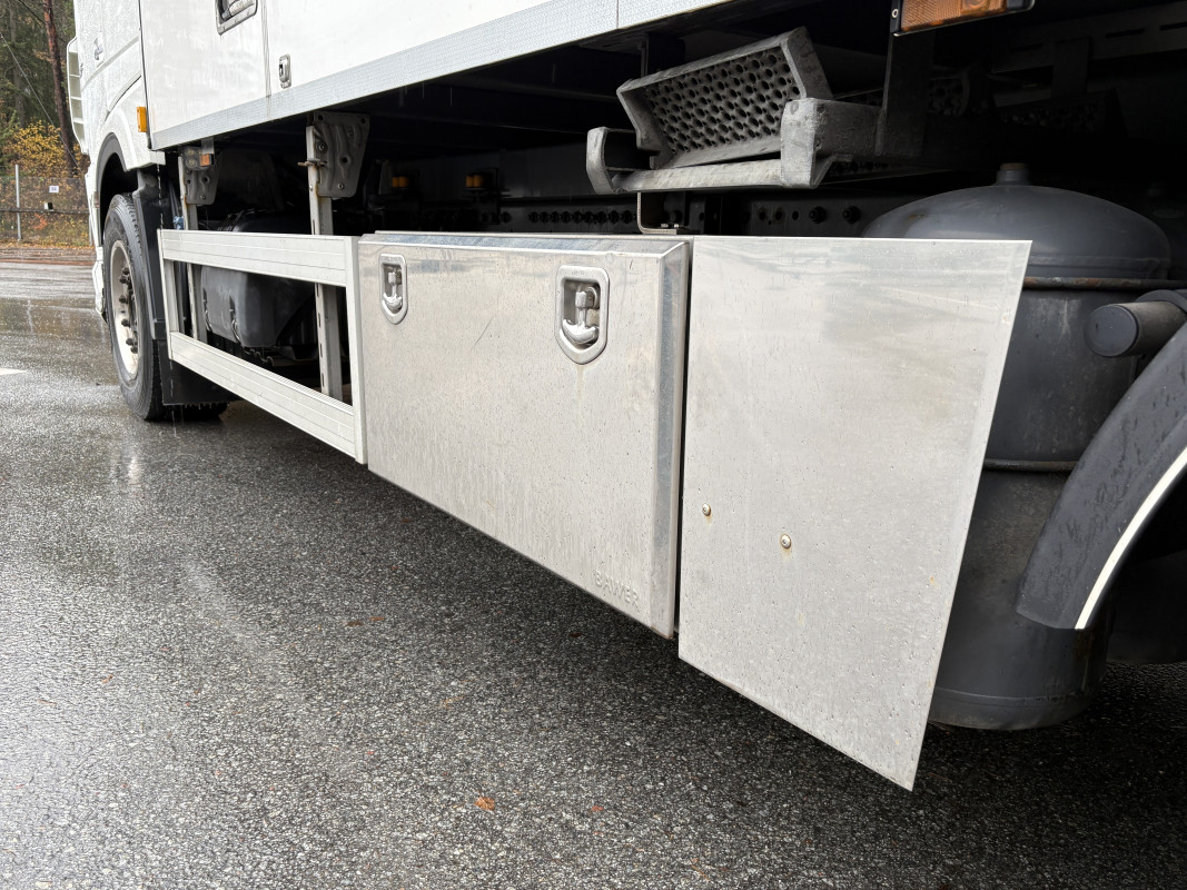 XF 530 PLS skåpbil med lift XF 530 PLS skåpbil med lift