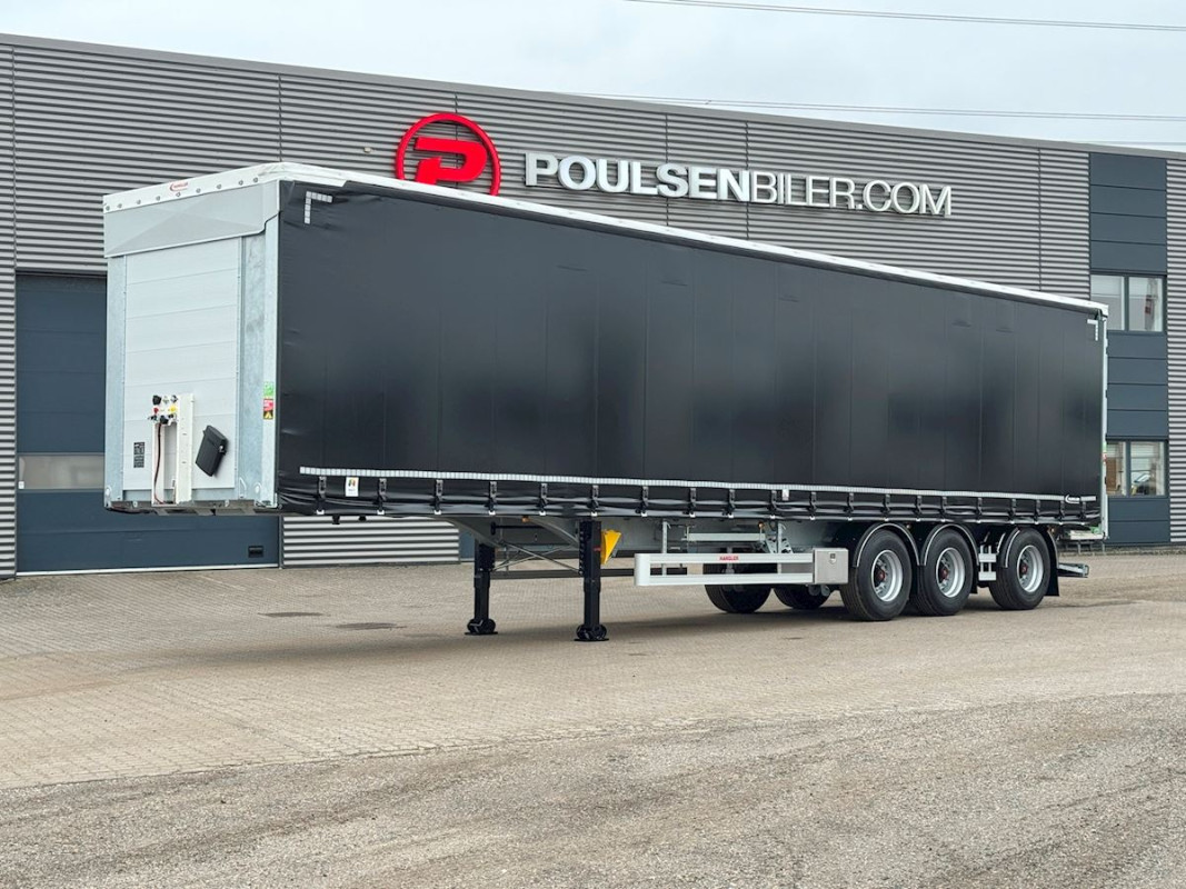 3 axlad trailer 45 ton med hållar för truck 3 axlad trailer 45 ton med hållar för truck
