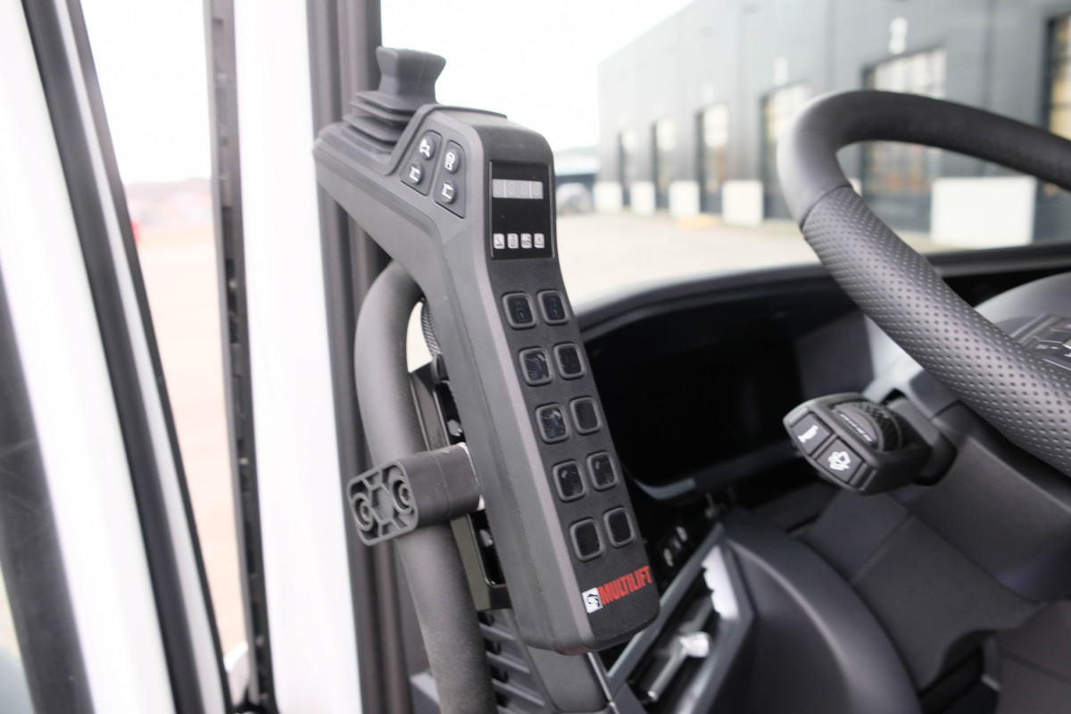 Ny XF 530 FAW Tridem Lastväxlare Ny XF 530 FAW Tridem Lastväxlare