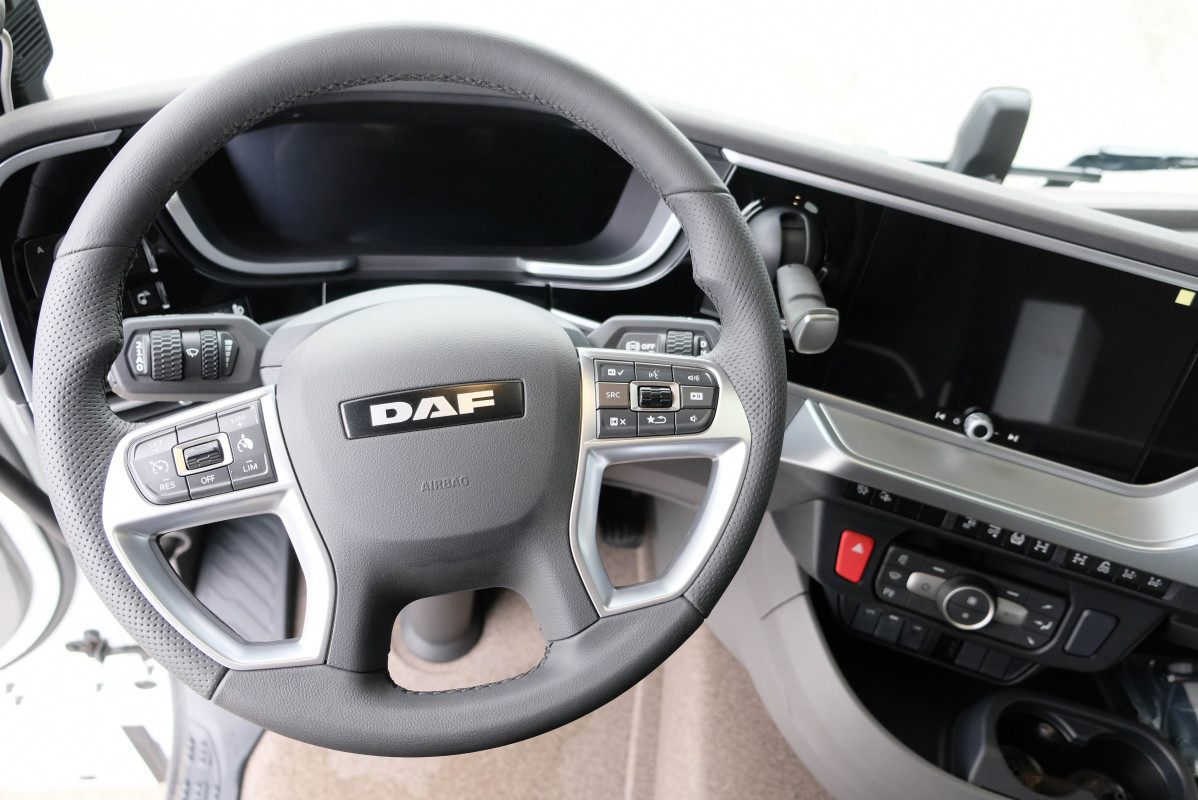 Ny DAF XF 530 Tridem Lastväxlare Ny DAF XF 530 Tridem Lastväxlare