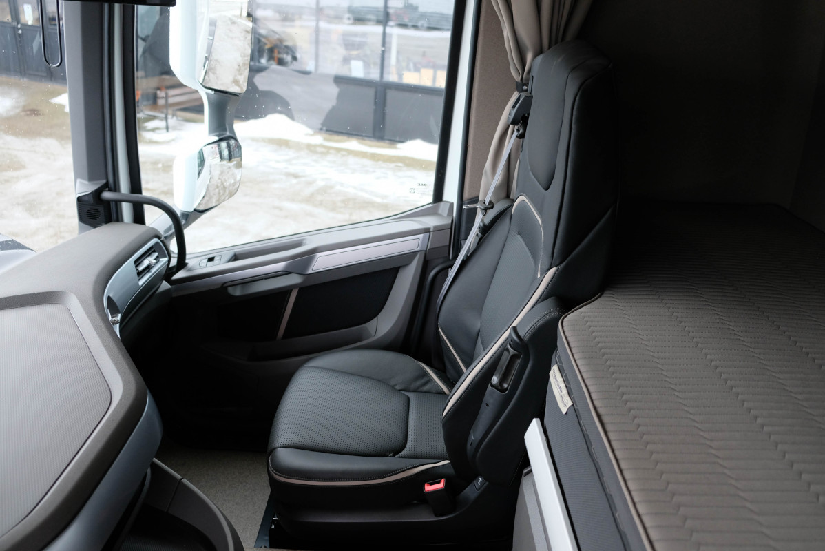 Ny DAF XF 530 Tridem Lastväxlare Ny DAF XF 530 Tridem Lastväxlare